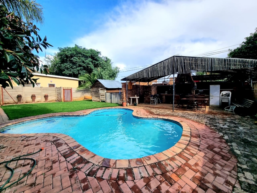 3 Bedroom Property for Sale in Rhodesdene Northern Cape